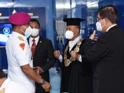 Dankodiklatal Hadiri Wisuda Sarjana Universitas Hang Tuah