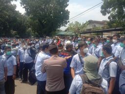 Bentuk Protes Pekerja PT Unilever Indomesia Tbk Terhadap Pihak Manajemen