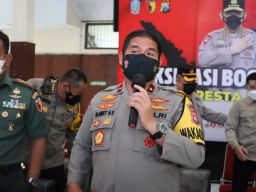 Waka Polda Jatim Zoom Meting Vaksinasi Serentak Bersama Waka Polri