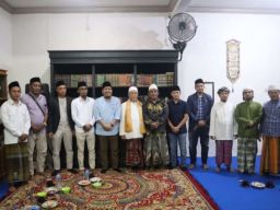 Soan ke Ponpes At-Taroqqi, Anwar Sadad Didoakan Kiai Sepuh Sampang