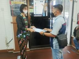 Berpakaian Adat, Momen Polwan Polda Jatim Peringati Hari Kartini