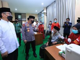 Kapolri Tinjau Pelaksanaan 1 Juta Vaksinasi Boster