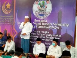 Safari Ramadhan di Desa Pangereman, Bupati Komet Perbaiki Jalan poros Kabupaten