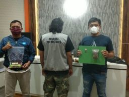 Simpan Daun Surgawi di Botol, Tukang Pigora di Tangkap