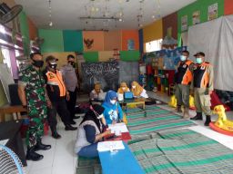 Terus Berjalan, Babinsa Koramil Benowo Lakukan Pendampingan