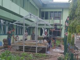 Budidaya Tanaman Sayuran dan Ikan Lele dengan System Akuaponik di Korem 084/Bhaskara Jaya