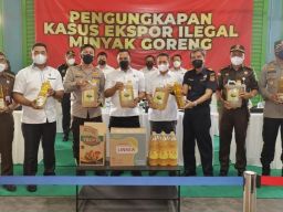 Ngeri..Ekspor 8 Kontainer Minyak Goreng Dua Pelaku Tertangkap
