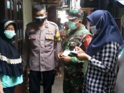 Bersama Stakeholder Babinsa Lakukan Tracing Kontak Erat