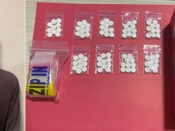 Bawa Kotak Hand Pone Ditangkap Polisi, Ternyata Isinya..