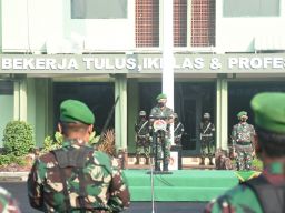 Kepala Staf Korem 084 Bhaskara Jaya Pimpin Upacara Bendera