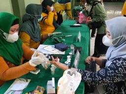 Cegah Dini PTM Persit KCK Cabang XLV Dim 0826 Gelar Posbindu