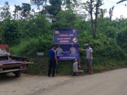 Desa Bira Tengah, Papan Himbauan Awas Jalan Longsor Sudah Terpasang
