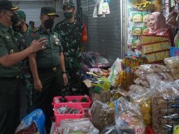 Dandim Gresik Pastikan Kestabilan Harga dan Ketersediaan Minyak Goreng Untuk Masyarakat Tercukupi
