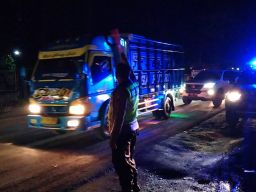 Gerak Cepat Polisi Bersama Masyarakat Probolinggo Atasi Banjir