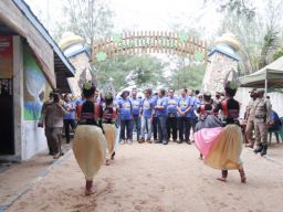 Tarian Tonduk Majeng, Sambut Rubicon Indonesia di Pantai Lon Malang