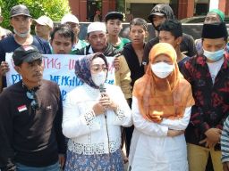 Terkait Hancurnya Musholah Warga, PT. KAI Daop 8 Diadukan ke DPRD Surabaya