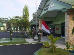 Kodim 0830/Surabaya Utara Gelar Upacara Bendera Hari Senin