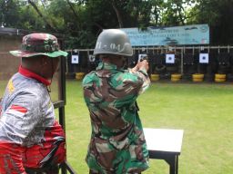 Wajib Dimiliki Prajurit, Satdik-2 Kodiklatal Latih Siswa Menembak