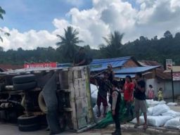 Laka Truk vs Dua Pemotor di Samarinda, Polisi Gerak Cepat