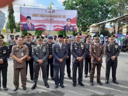 Dandim 0826 Hadiri Upacara Hari Bhayangkara ke 76 di Polres Pamekasan