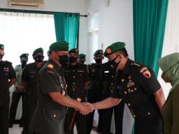 Danrem 084 Bhaskara Jaya Pimpin Sertijab Kasiren dan Kasi Ops Korem Serta Tradisi