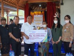 Bupati Tamba Bersama BPJS Ketenagakerjaan Serahkan Santunan Kematian