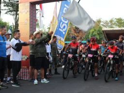 Bupati Tamba Lepas Ratusan Peserta Cycling 2022
