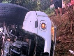 Laka Menimpa dua Anggota DPRD Pangkalpinang, Kaca dan Atap Depan Hancur