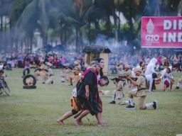 Rabu Sore, Kisah Sruji dalam Drama Kolosal Penurunan Bendera di Jember