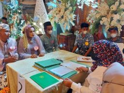 Nikah Masal di Empire Palace Surabaya, Pasangan Termuda Usia 15 Tahun