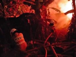 Kebakaran di Jalan Casablanca Jaksel, 7 Unit Damkar dan 35 Personel Dikerahkan