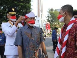 Eks Napiter JI Ikut Upacara HUT RI, Ganjar Sematkan Hasduk Merah Putih