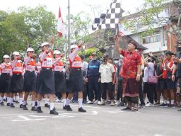 Meriahkan HUT Kota Negara 127, Bupati Tamba Lepas Peserta Gerak Jalan SMP/MTs