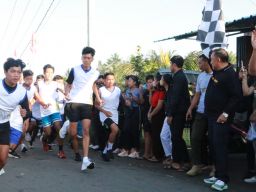 Ratusan peserta ikuti lari 8 km HUT Kota Negara 127