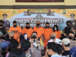 Bobol Kotak Amal Masjid Terekam CCTV, Sejoli Diringkus Polres Magetan