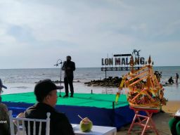 Menyambut Tahun Baru Islam, Ada Petik Laut di Pantai Lon Malang Sampang