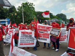 Aksi Damai Korban Koperasi Simpan Pinjam Sejahtera Bersama, Minta Presiden Turun Tangan