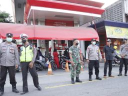 Harga BBM Naik, Polres Tanjung Perak Bersama TNI dan Satpol PP Amankan 14 SPBU