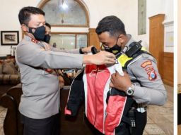 Sabar Melaksanakan Tugas, 2 Anggota Polrestabes Surabaya Dapat Reward