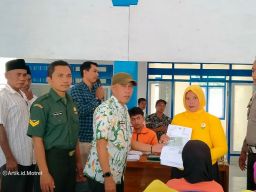 Kerja Cepat, Pemdes Tamberu Barat Salurkan BLT BBM di Balai Desa