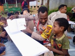 Papua Belajar, Satgas Ops Damai Cartenz Laksanakan Program Pi Ajar
