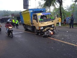 Laka di Jalan Pedotan Wetan, Pemotor Terlindas Truk Hingga Patah Tulang