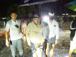 Gerak Cepat, Bupati Tamba Tinjau Lokasi Banjir Pekutatan Pastikan Warga Aman