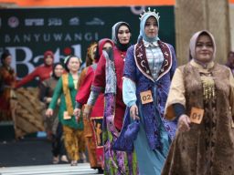 Banyuwangi Kampanye Batik di Gelaram Fashion on Pedestrian Blambangan