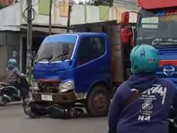Laka di di Desa Terban Kudus, Pemotor Masuk ke Kolong Truk
