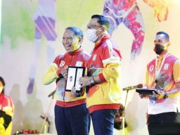 Gubernur Jawa Barat Ridwan Kamil Raih Penghargaan Kategori Pembina