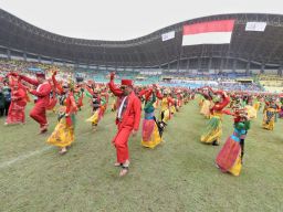Ridwan Kamil Menari Ronggeng Beken Bersama 3.000 Penari di Kota Bekasi