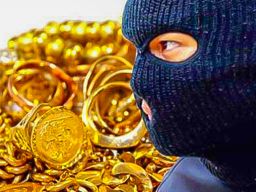 Gondol Dua Kilo Gram Emas, Perampok di Jember Dibekuk Petugas Kepolisian