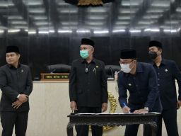 Gubernur Ridwan Kamil Tandatangani Perubahan KUA dan PPAS Anggaran 2022