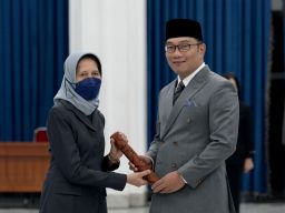 Gubernur Ridwan Kamil Kukuhkan Kepala Kantor Regional III BKN Bandung